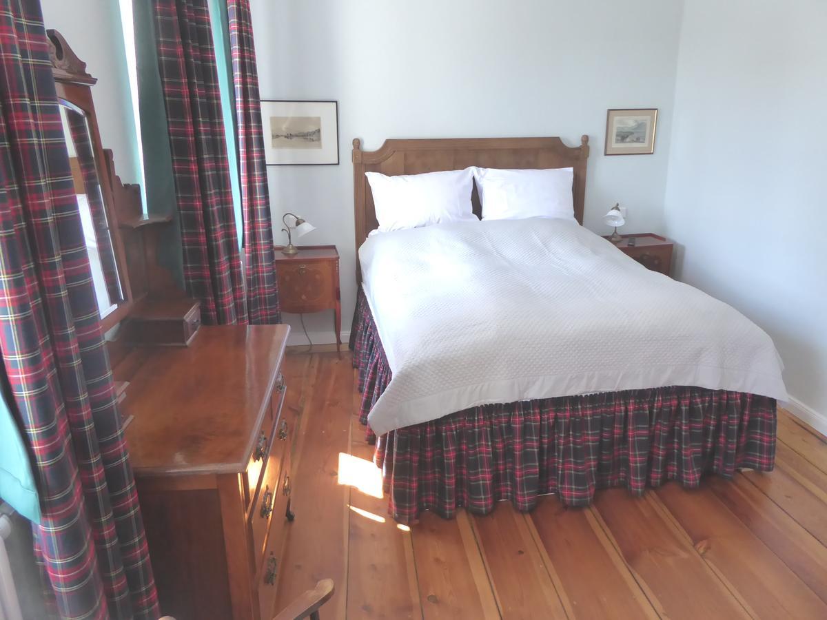 B&B Fiddler'S Inn 네우루핀 외부 사진