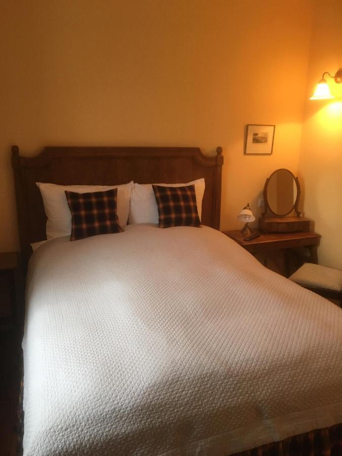 B&B Fiddler'S Inn 네우루핀 외부 사진
